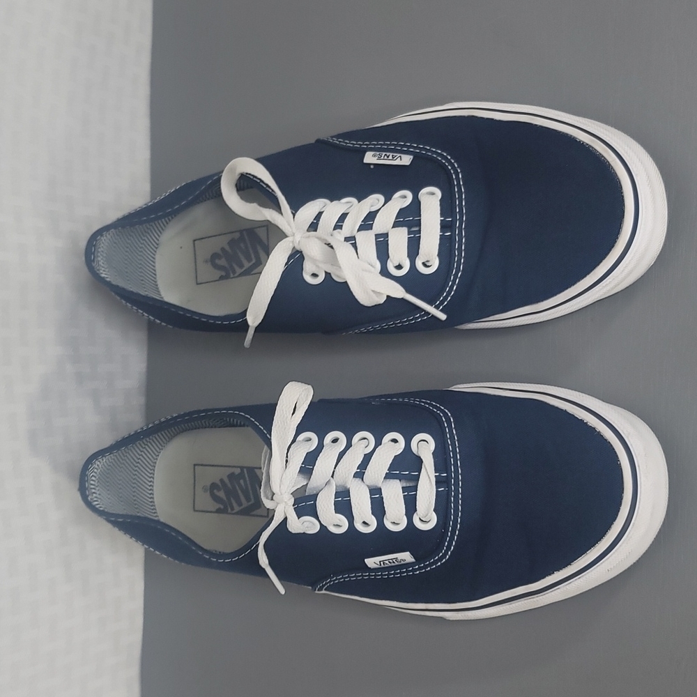 Vans sneakers size 10 excellent condition - Picture 3 of 10